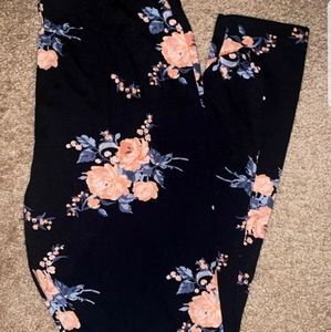 NWOT Women's Leggings Size Medium